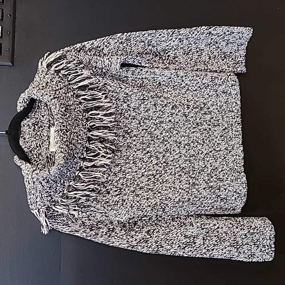 Christie & Jill Black and White cable knit Cowl Neck w/Tassles Sweater sz. Small